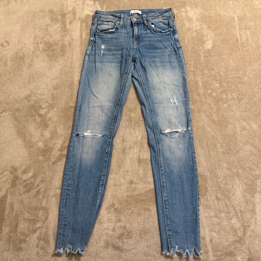 Zara Woman Premium Denim Skinny Jeans Blue Distressed Raw Hem Size 2